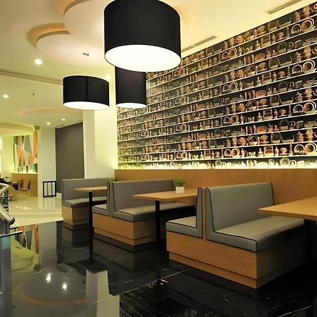 Clay Hotel Jakarta Exteriör bild