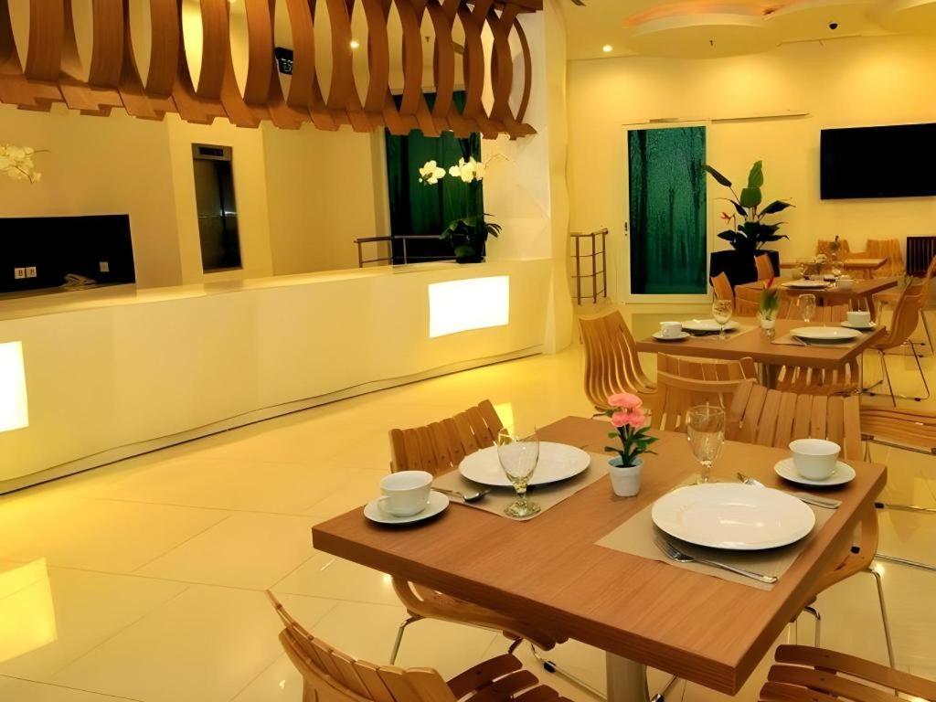 Clay Hotel Jakarta Exteriör bild