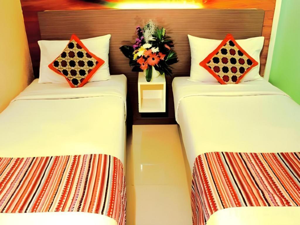 Clay Hotel Jakarta Exteriör bild