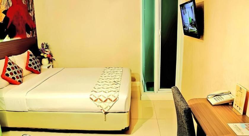 Clay Hotel Jakarta Exteriör bild